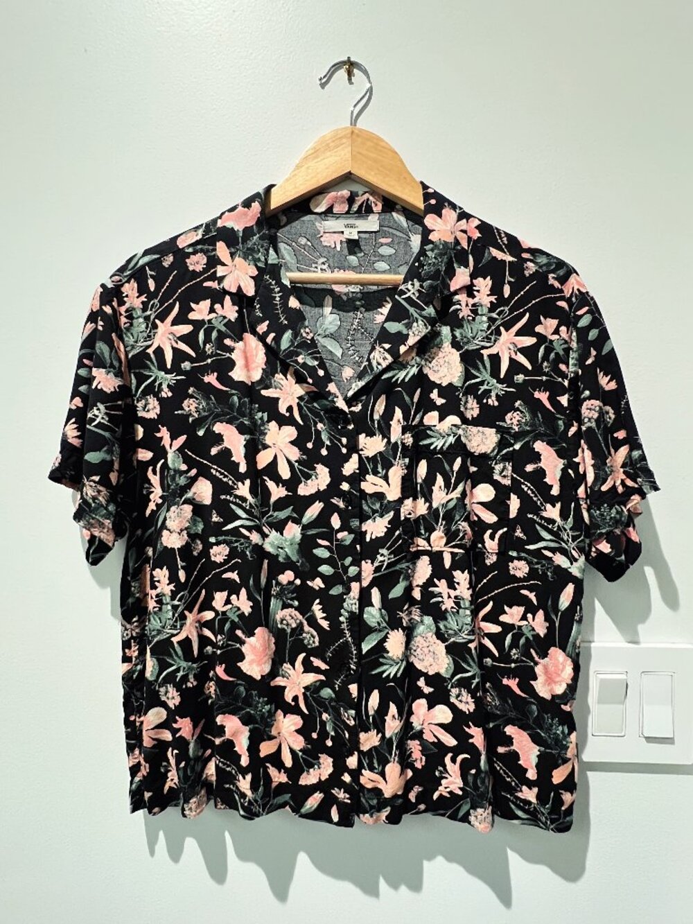 Women's Vans Hang Out Short-Sleeve Shirt - Black/Pink/Green Floral - Sz M